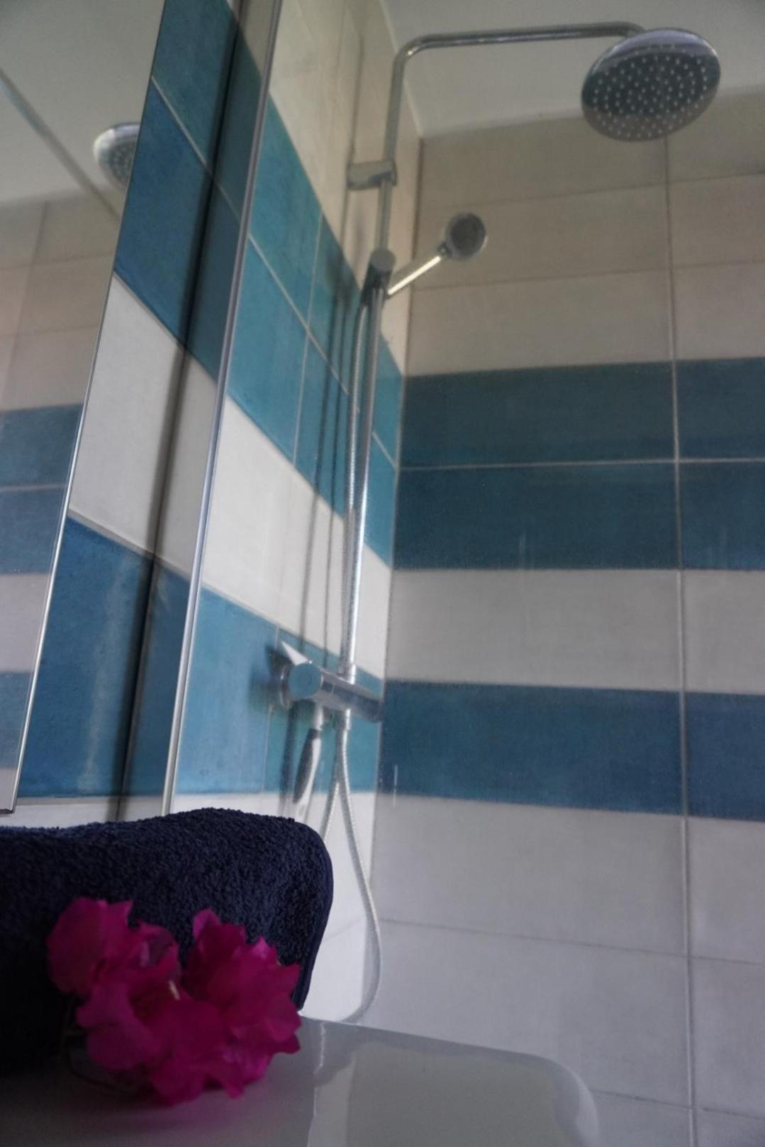 T2 Spacieux, Confort, Piscine & Plage A Sainte-Anne Ngoại thất bức ảnh